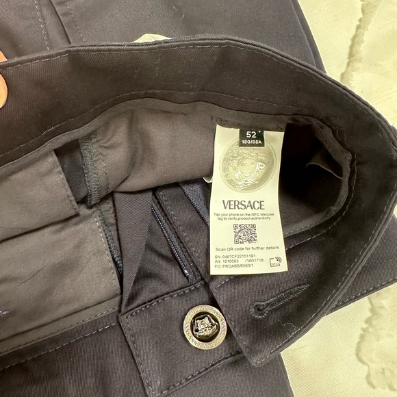 Versace Cotton Gabardine Pants
Size: IT 52 (36)
Colour: Navy Blue - Picture 5 of 8
